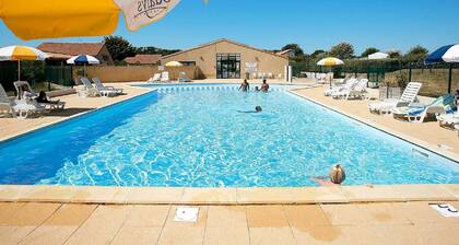 Detached Cottage With a Terrace 300m From the Atlantic Coast