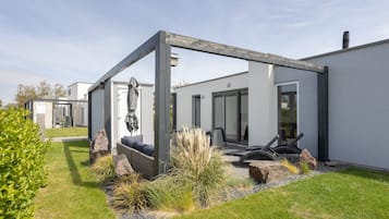 Bungalow | Property grounds