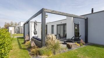 Bungalow | Property grounds