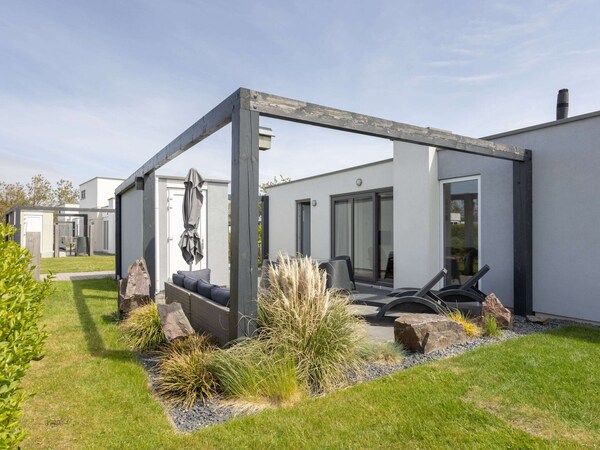 Modern Lodge With Two Bathrooms, Near The Beach - Callantsoog