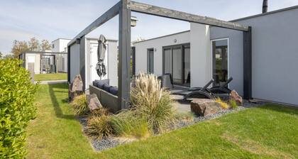 Modern Lodge With two Bathrooms, Near the Beach
