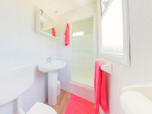 Chalet | Bathroom - Furnished Chalet with Garden (Zuna)