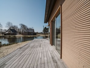 Balcony - Luxurious Home With a Beautiful Outdoor Space Near the Beach (Ouddorp)