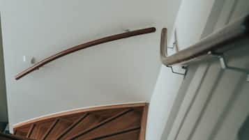 4 Schlafzimmer, individuell eingerichtet, Babybetten, Bettwäsche