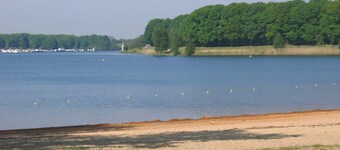 Carefully Furnished House with Bath near Mookerplas
