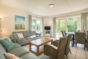 Living room - Spacious Nature Villa, Paasloo (Paasloo)