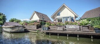 Lovely Holiday Home With Jetty Near Ijsselmeer
