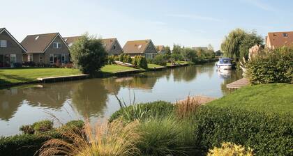 Lovely Holiday Home With Jetty Near Ijsselmeer
