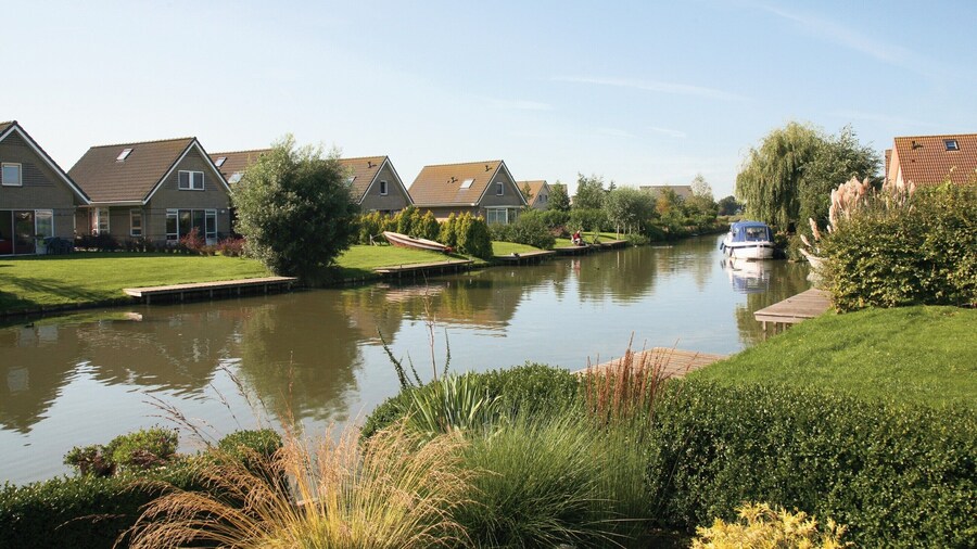 Lovely Holiday Home With Jetty Near Ijsselmeer