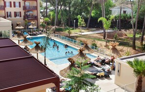 Pool - Apartment in Cavalaire Near Sandy Beach (Cavalaire-sur-Mer)