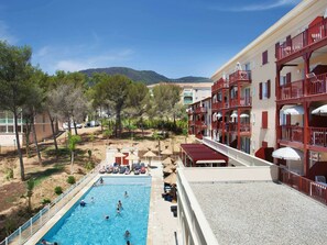 Pool - Apartment in Cavalaire Near Sandy Beach (Cavalaire-sur-Mer)