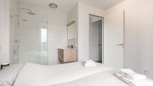 Unclassified image, 5 of 44, button - Luxury Villa on the Water (Ossenzijl)