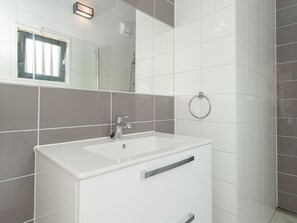 Ferienhaus | Badezimmer | Dusche, Handtücher