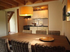 Ferienhaus | Eigene Küche | Kühlschrank, Mikrowelle, Geschirrspüler, Wasserkocher