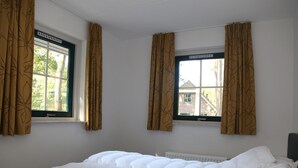 House | 5 bedrooms, individually furnished - Comfortable Holiday Home With Dishwasher in a Nature Reserve (Hooghalen)