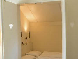 2 habitaciones, muebles diferentes y ropa de cama