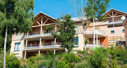 Luxury Apartment With a View of the Mountain Lake of Chorges