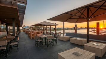 House | Outdoor dining