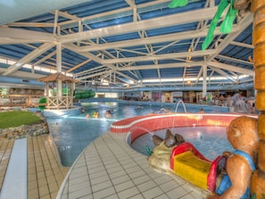Outdoor pool - Well Furnished Bungalow with Microwave near Nature Reserve (Weert)