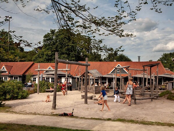 Bungalow | Children's area - Bungalow With a Terrace at Bedafse Bergen (Uden)