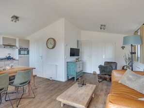 Bungalow | Private kitchen - Bungalow With a Terrace at Bedafse Bergen (Uden)