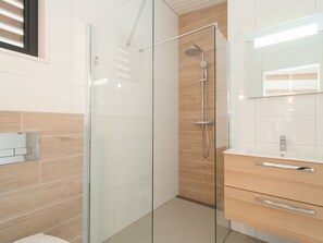 House | Bathroom - Welcoming Holiday Home in Hollum near Sea Beach (Hollum)