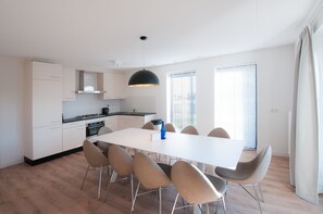House | Private kitchen | Electric kettle - Villa Oesterdam Wellness 10 Persons (Tholen)
