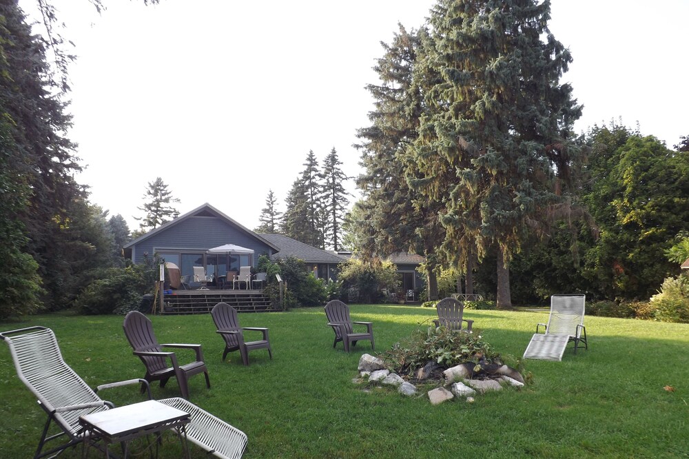 Blue Spruce Lakefront Retreat- Renew your energy, recharge your spirit all year