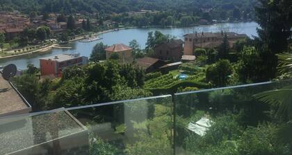 Fantastische hohe Wohnung in der Villa mit Seeblick