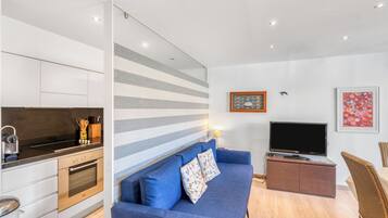 Smart TV, libri, impianto stereo