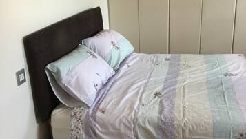 2 多间卧室、熨斗/熨衣板、WiFi、床单