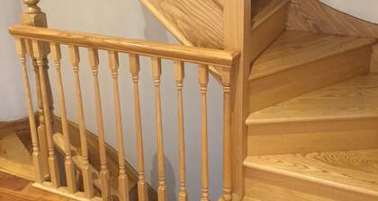 Wunderschönes Stadthaus, fünf Minuten zu Fuß vom Stadtzentrum entfernt. Haustierfreundlich. Gratis Wifi