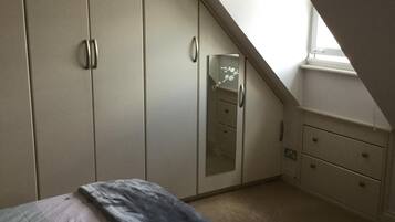 2 多间卧室、熨斗/熨衣板、WiFi、床单