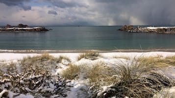 靠近海滩、沙滩毛巾
