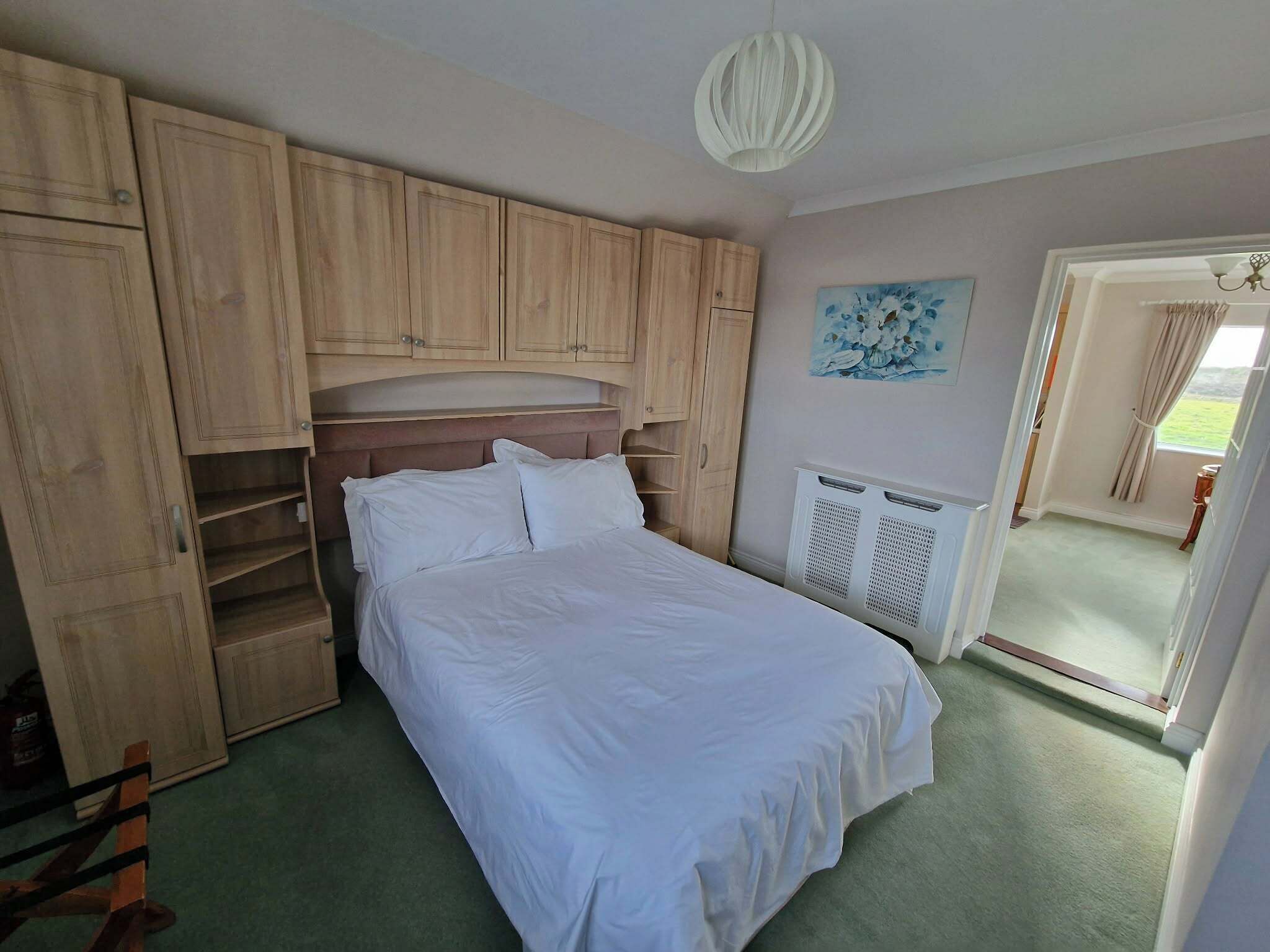 1 habitación, tabla de planchar con plancha, wifi gratis y ropa de cama 