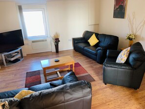 Smart-TV, Videospiele, DVD-Player, TischfuĂball