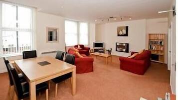 Smart-tv, videospil, dvd-afspiller, bordfodbold