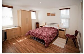2 Schlafzimmer, Zimmersafe, Schreibtisch, BĂŒgeleisen/BĂŒgelbrett