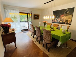 Dining - Paradise on the Danube (Erlau)