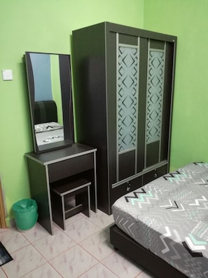 3 bedrooms, iron/ironing board, bed sheets - D'Sungai Homestay Rantau Panjang Kelantan (Rantau Panjang)