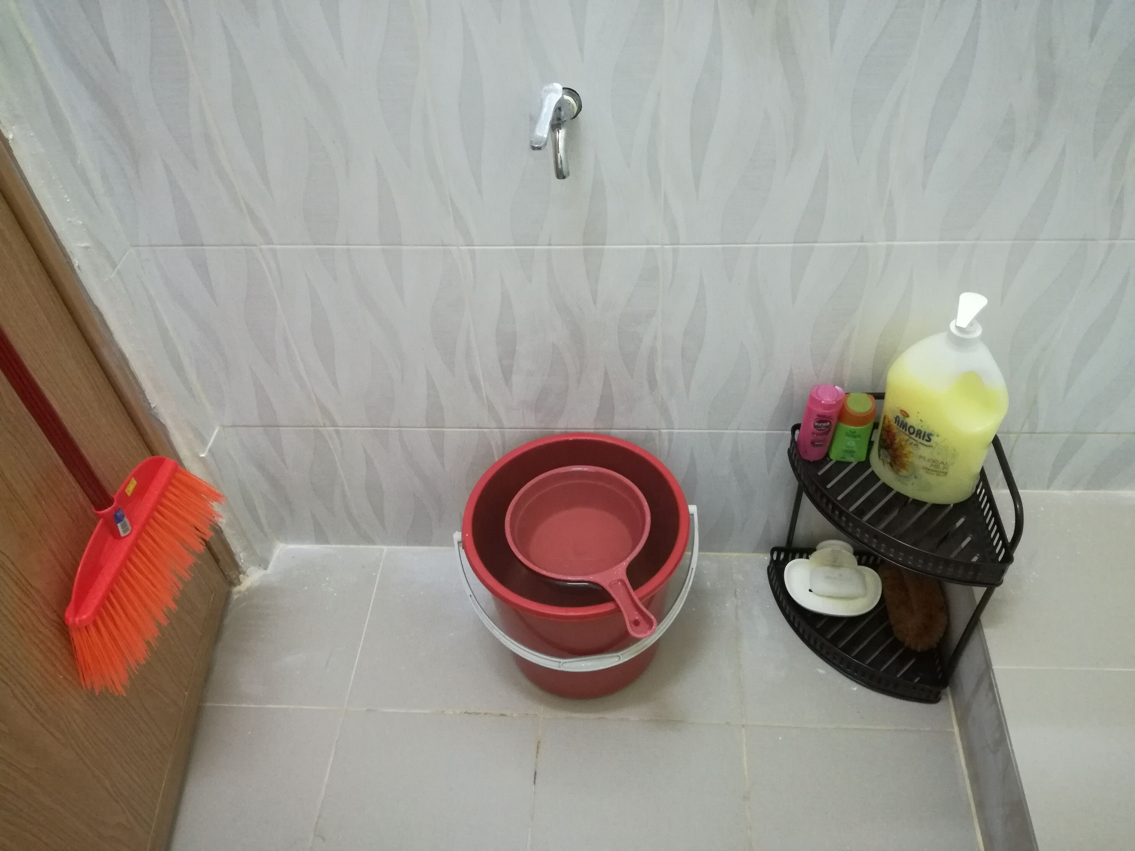 淋浴设施、毛巾、肥皂、洗发水