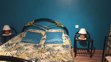 2 bedrooms, iron/ironing board, WiFi
