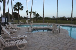 Et oppvarmet basseng