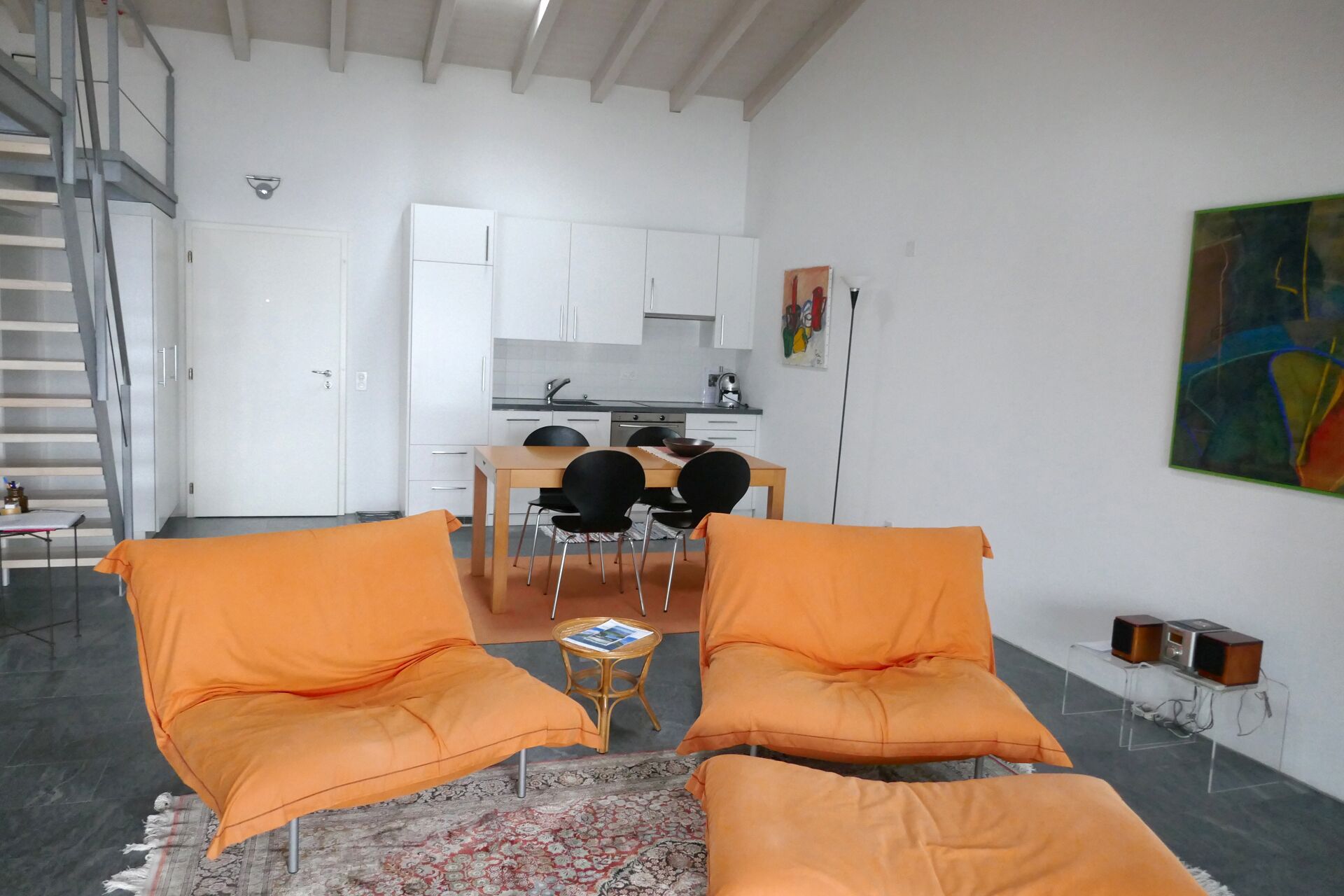 Modern, comfortable loft apartment, right on the lake and Monte Caslano. 