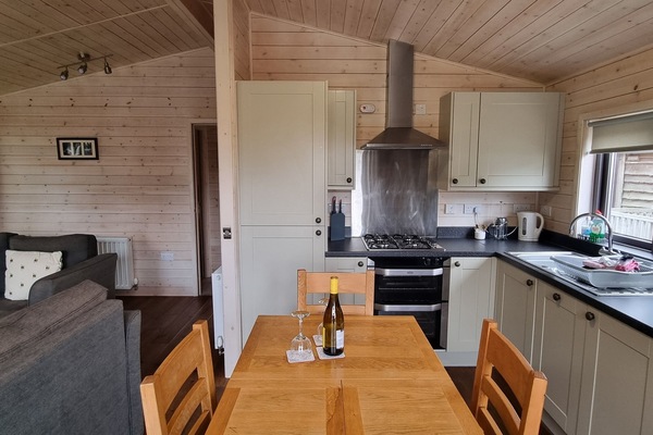 Kylskåp, mikrovågsugn, ugn och spishäll