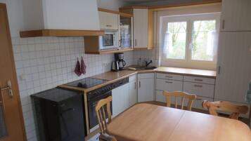 冰箱、微波炉、烤箱、炉灶