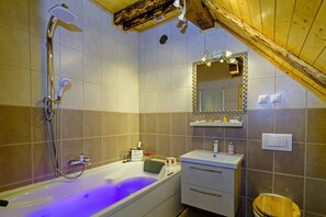 Bathtub, hair dryer, towels - Sobol in Kočičin (Haus für 6-9 Personen) (Kuzelj)