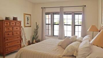 2 slaapkamers, een strijkplank/strijkijzer, wifi, beddengoed