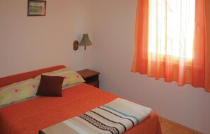 2 bedrooms, bed sheets - 2 bedroom cozy home in Bosiljevo (Bosiljevo)