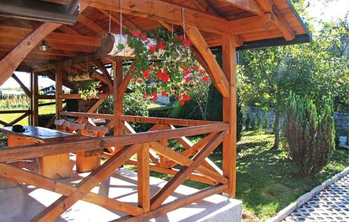 2 bedroom cozy home in Bosiljevo
